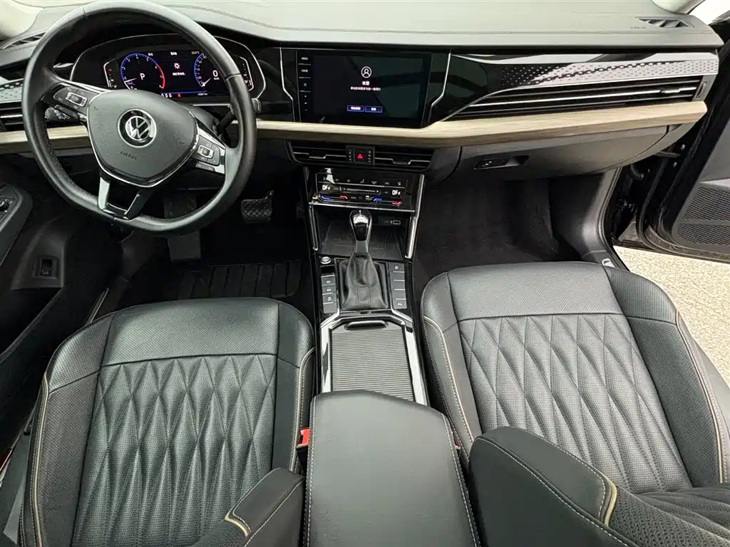 VOLKSWAGEN PASSAT 2020
