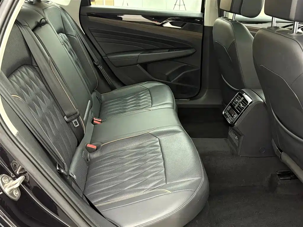 VOLKSWAGEN PASSAT 2020