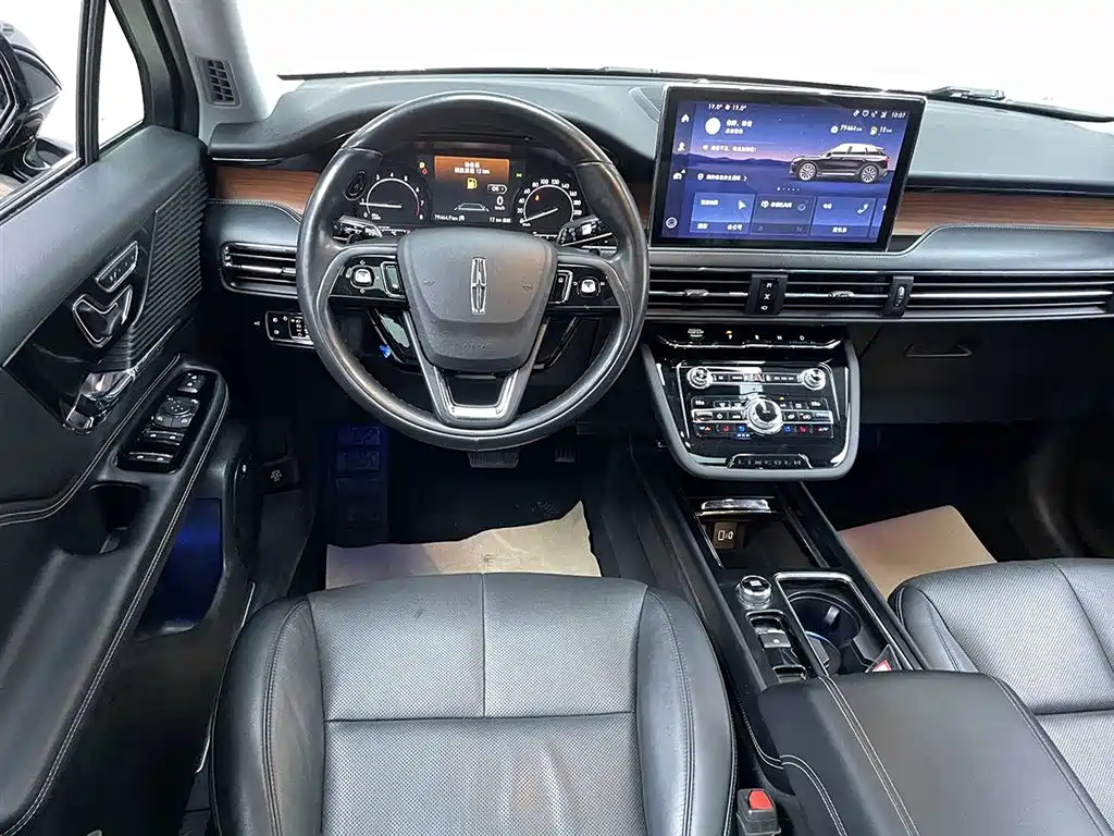 LINCOLN ADVENTURER 2020