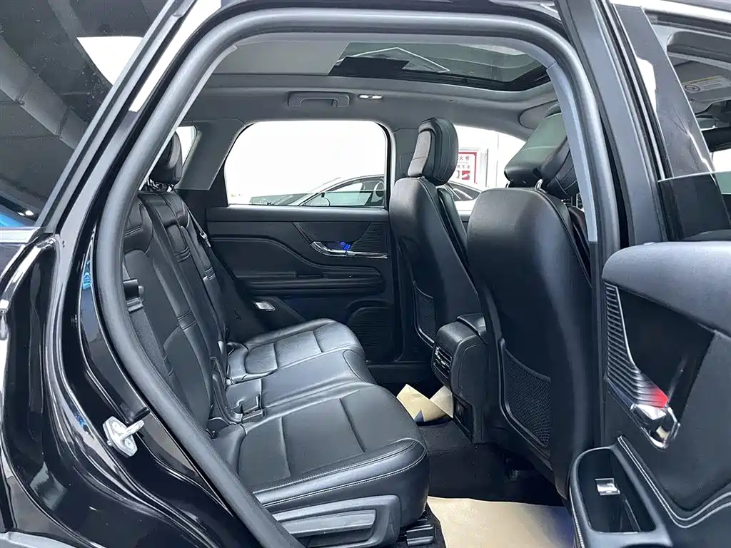 LINCOLN ADVENTURER 2020