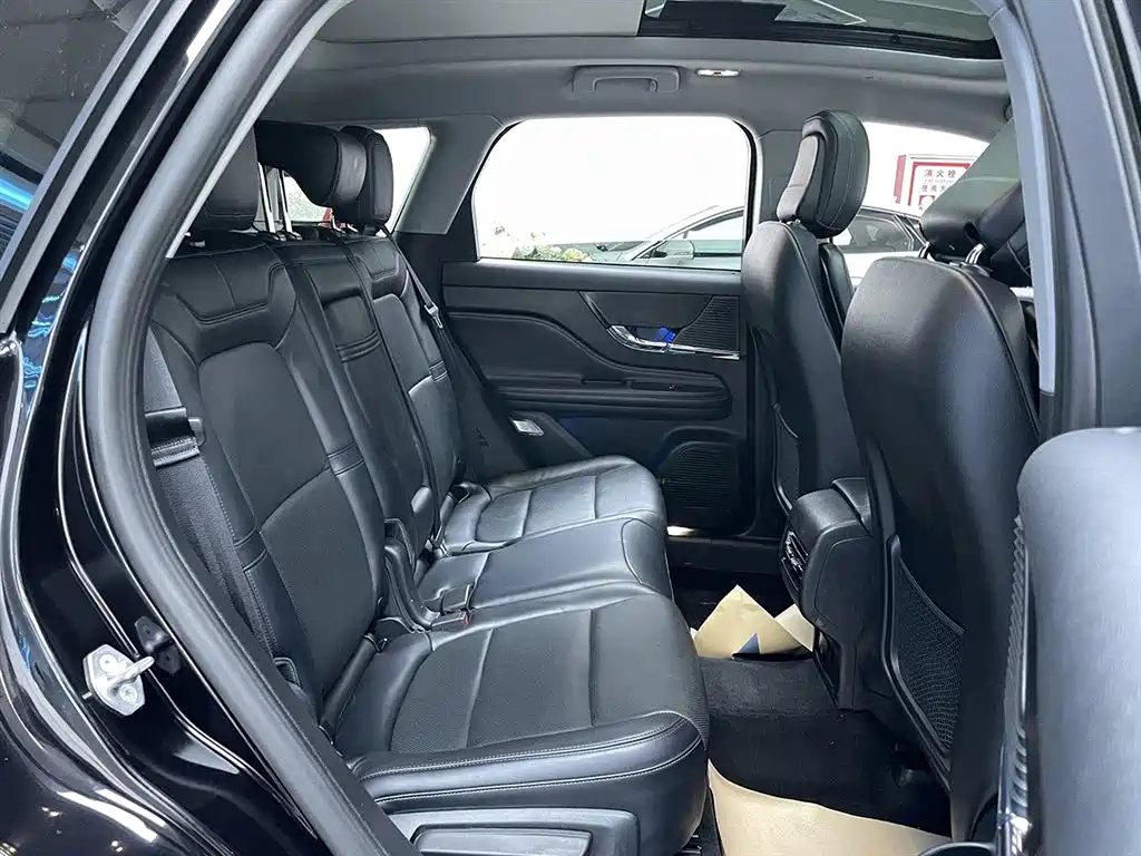 LINCOLN ADVENTURER 2020