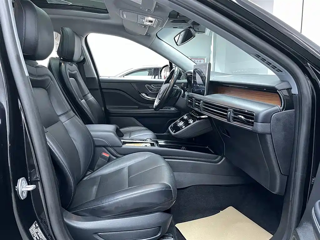 LINCOLN ADVENTURER 2020