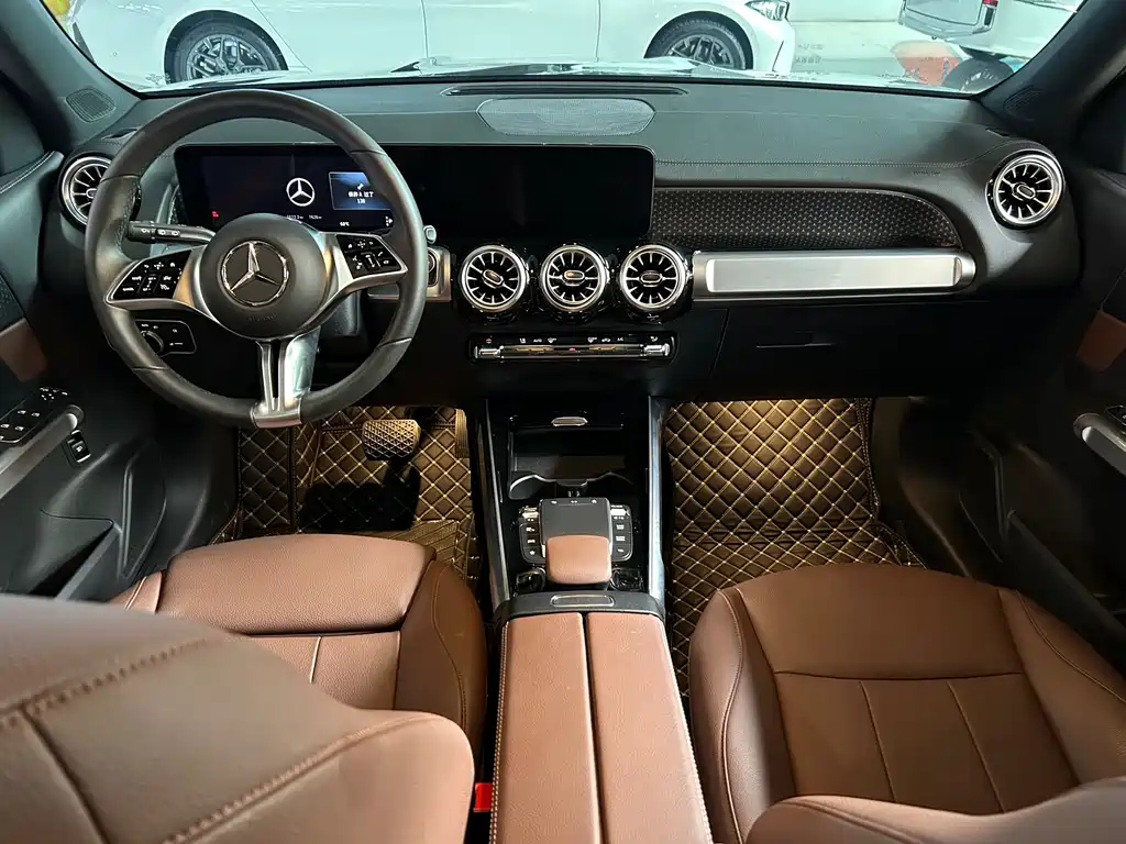 MERCEDES BENZ GLB 2024