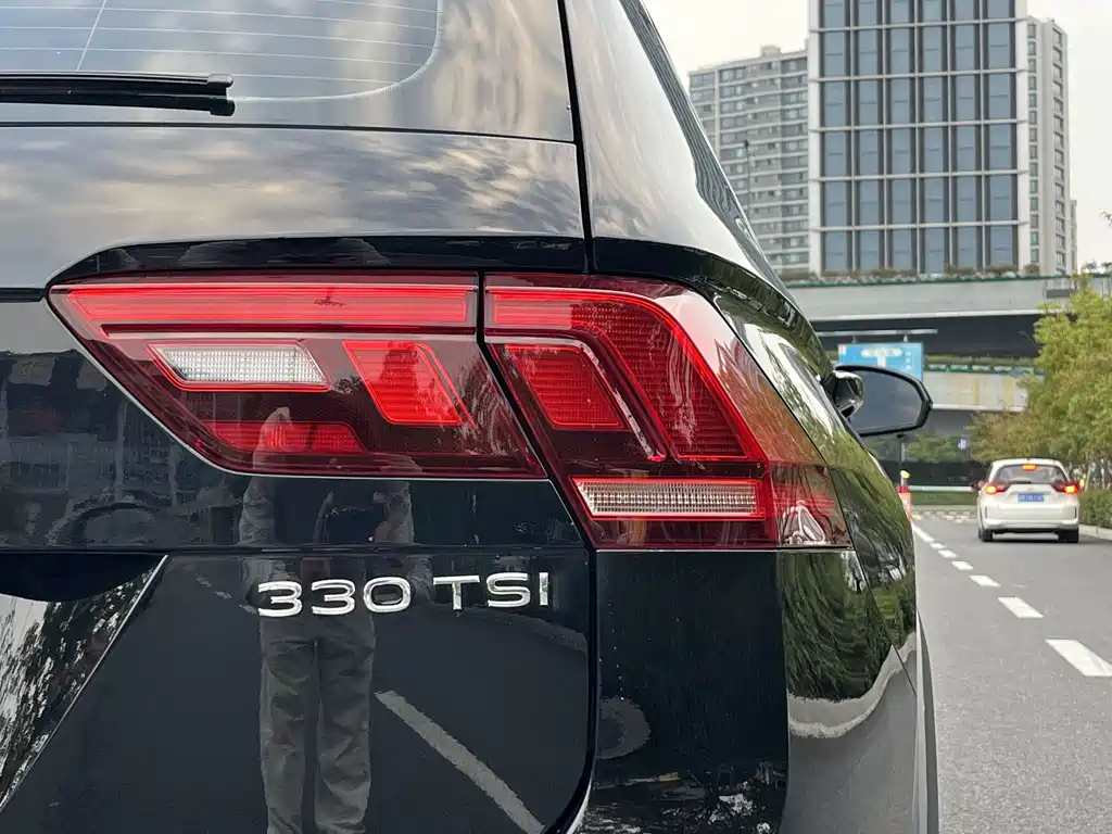 VOLKSWAGEN TIGUAN L 2021