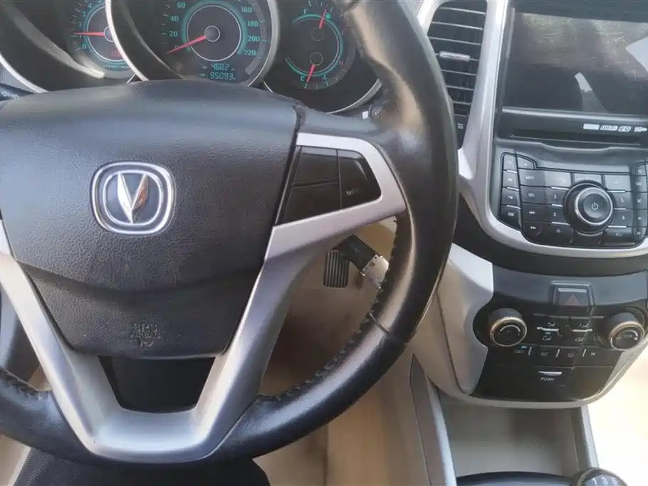 CHANGAN EADO 2015