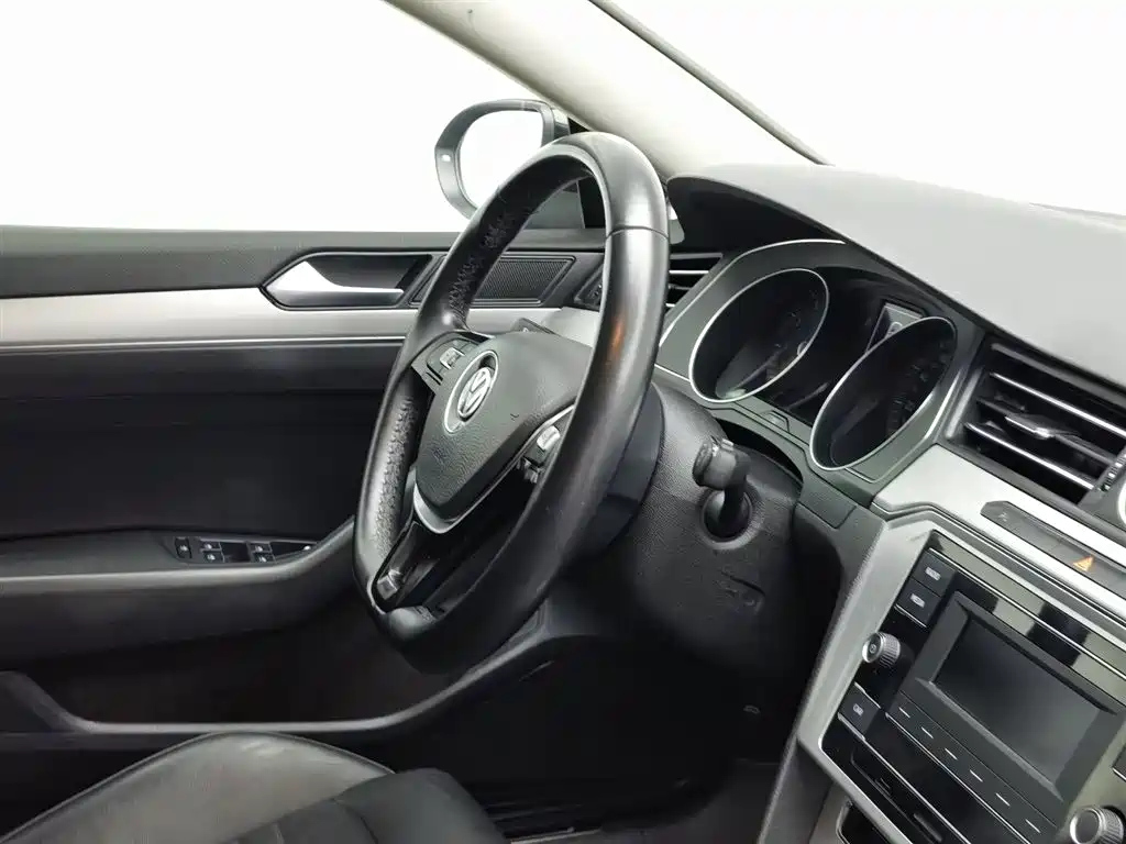 VOLKSWAGEN MAGOTAN 2019