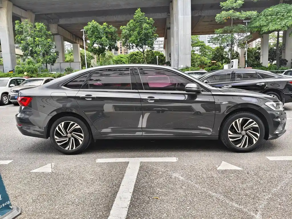 VOLKSWAGEN SAGITAR 2022