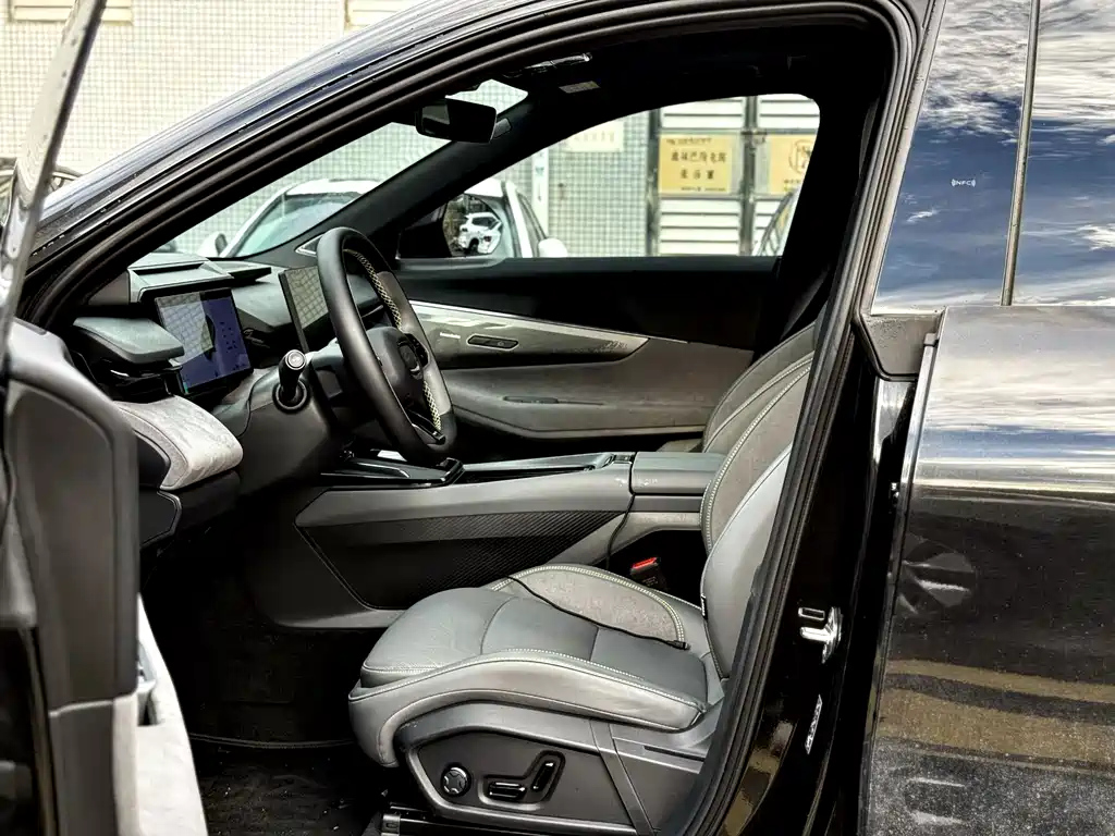 LYNK&CO 08 NEW ENERGY 2025