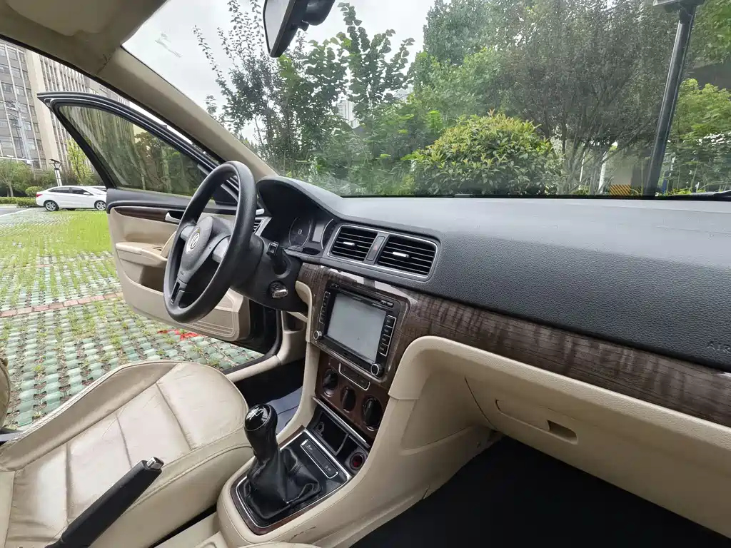 VOLKSWAGEN LAVIDA 2013