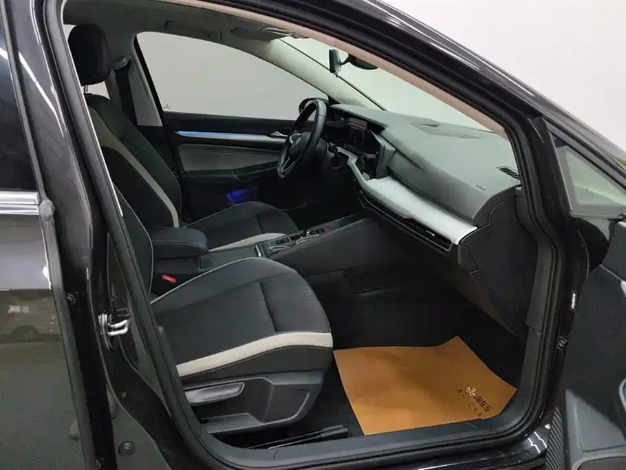 VOLKSWAGEN GOLF 2021