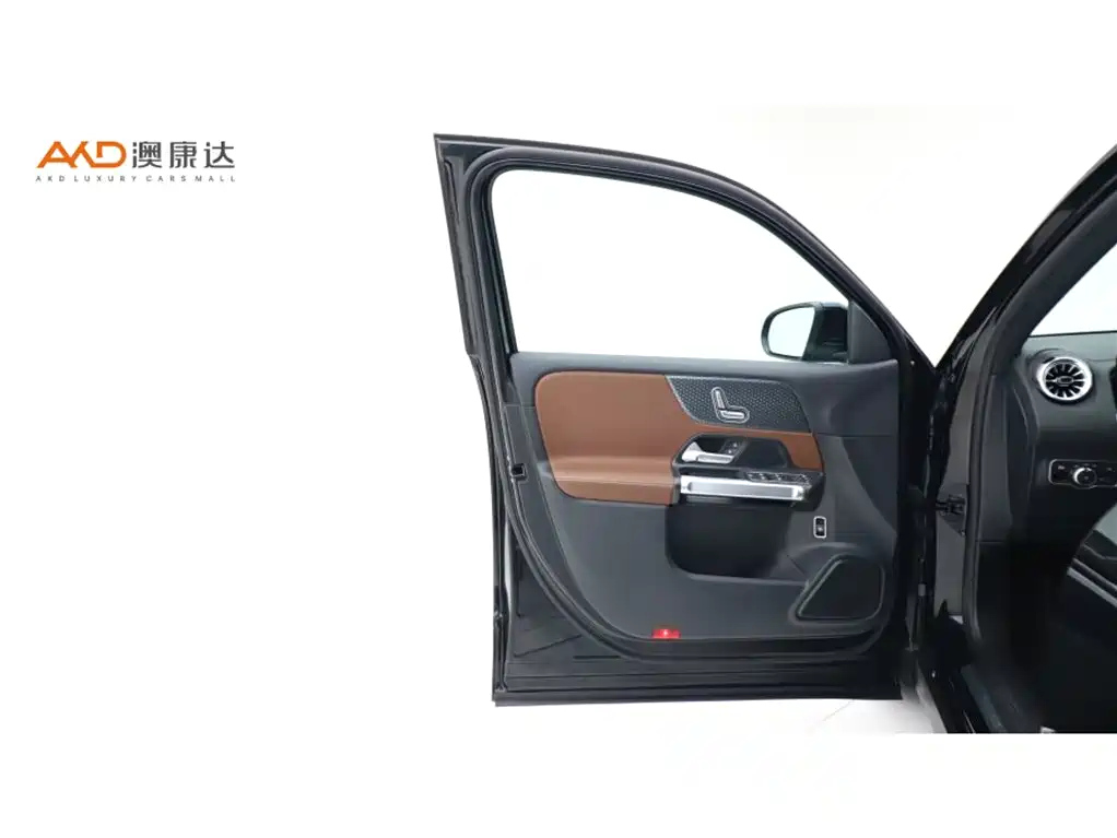 MERCEDES BENZ GLB 2024