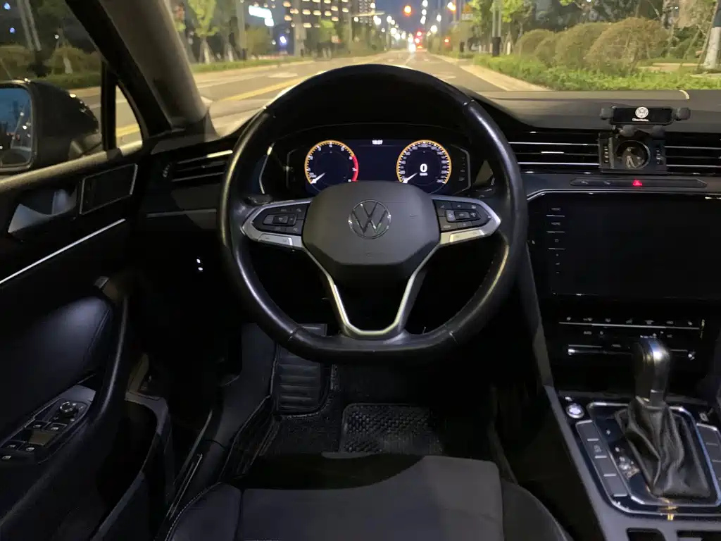 VOLKSWAGEN MAGOTAN 2020