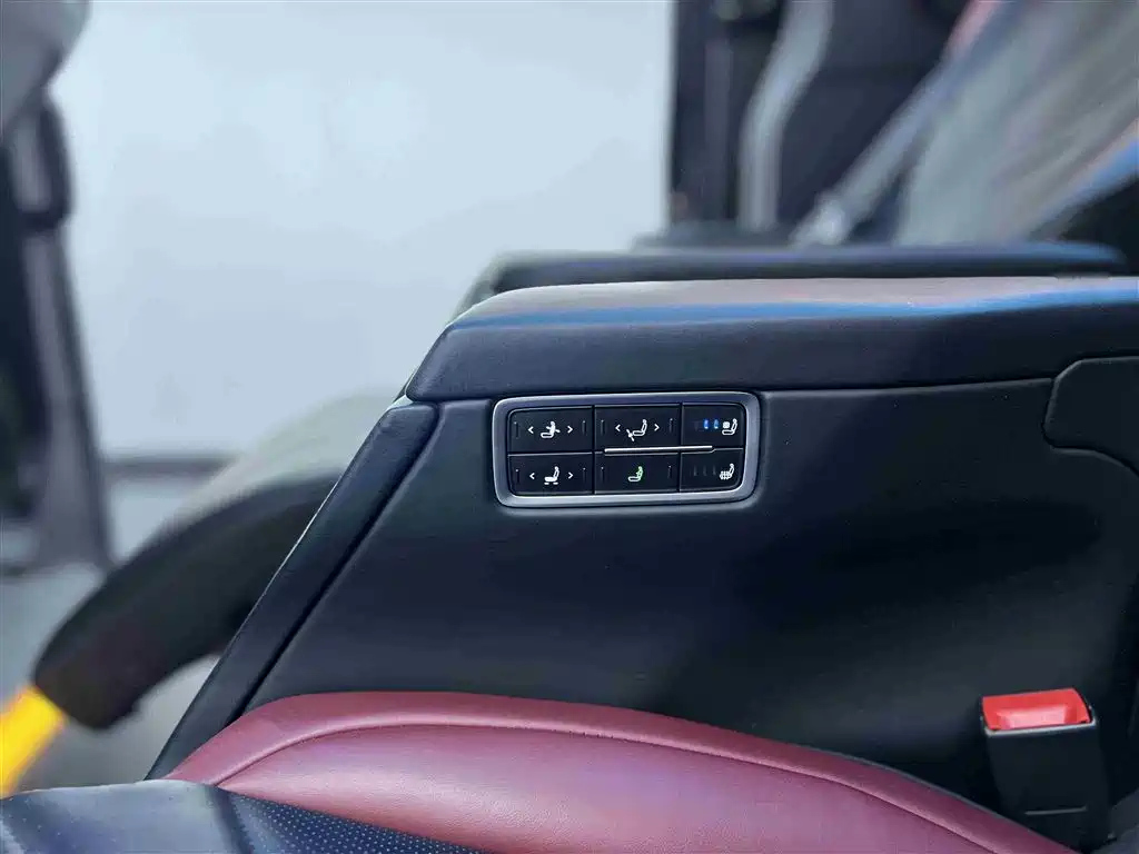 FORD TOUREO 2023