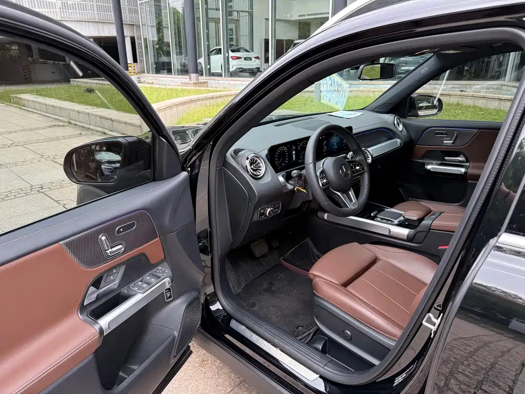 MERCEDES BENZ GLB 2023
