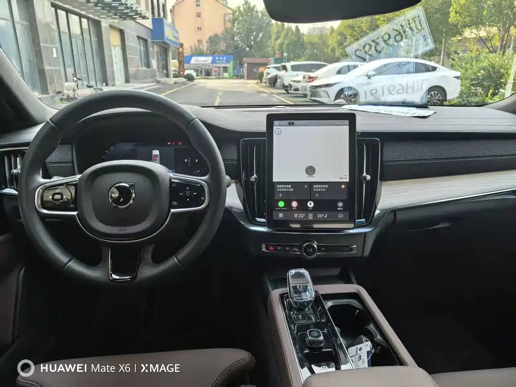 VOLVO S90 2025