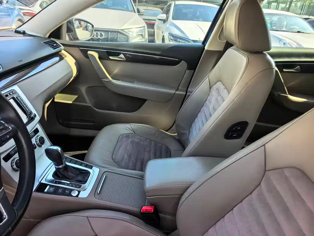 VOLKSWAGEN MAGOTAN 2013