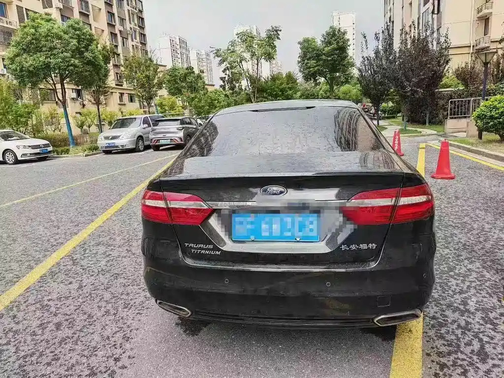 FORD TAURUS 2018