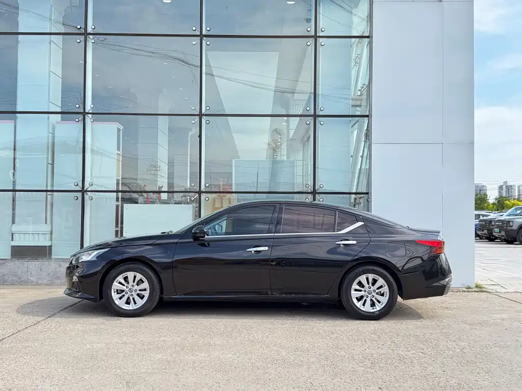 NISSAN TEANA 2021