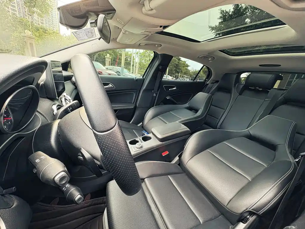 MERCEDES BENZ GLA 2019
