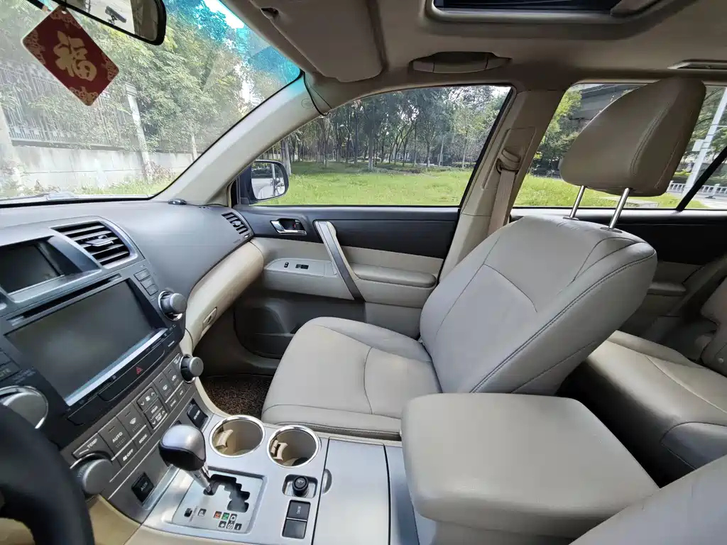 TOYOTA HIGHLANDER 2011