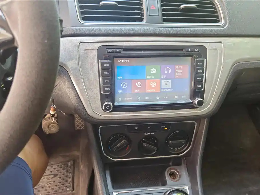 VOLKSWAGEN LAVIDA 2016