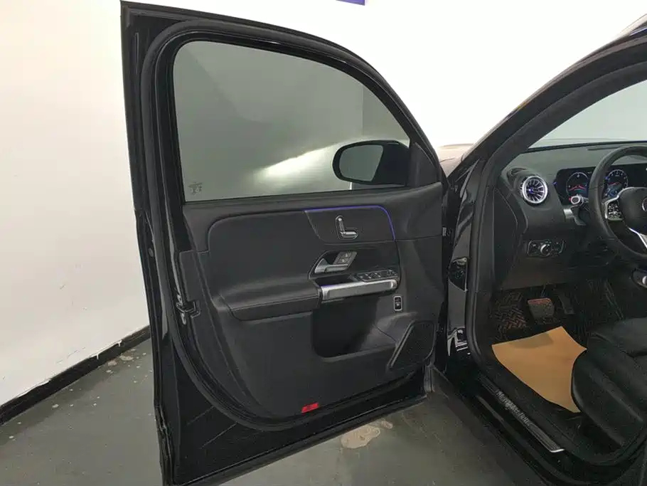 MERCEDES BENZ GLB 2022