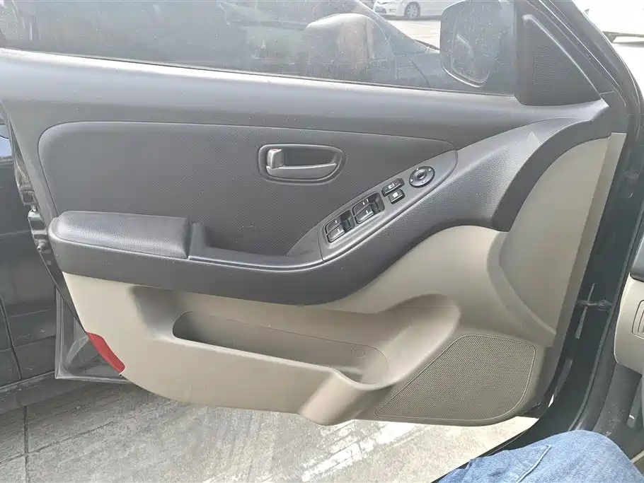 HYUNDAI CELESTA 2015