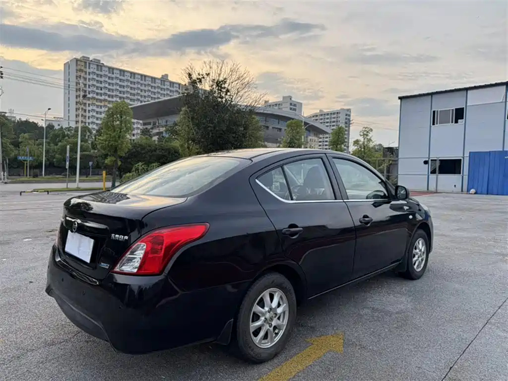NISSAN SUNNY 2015