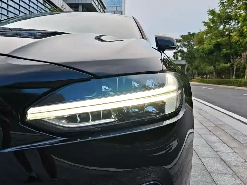 VOLVO S90 2019