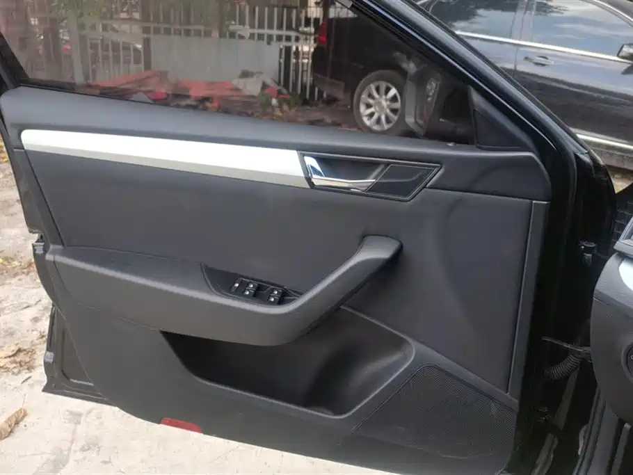 SKODA SUPERB 2016