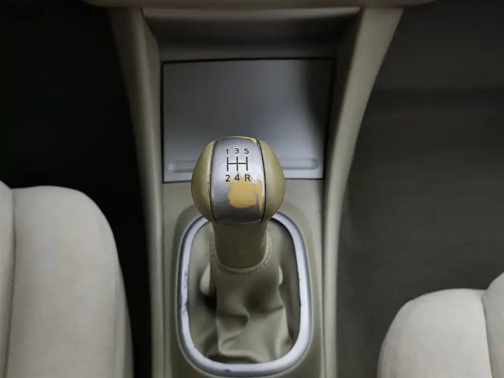 NISSAN SYLPHY 2012