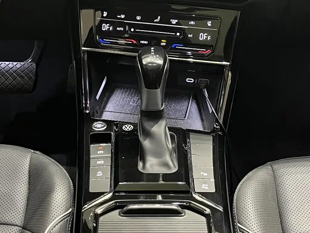 VOLKSWAGEN PASSAT 2024