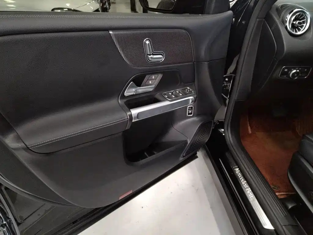 MERCEDES BENZ GLB 2020