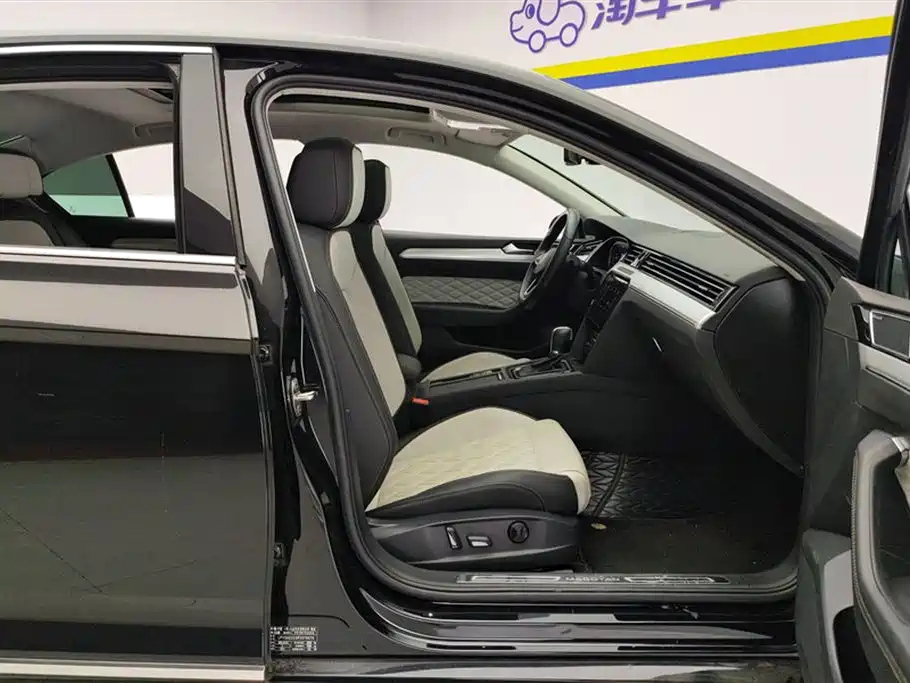 VOLKSWAGEN MAGOTAN 2023
