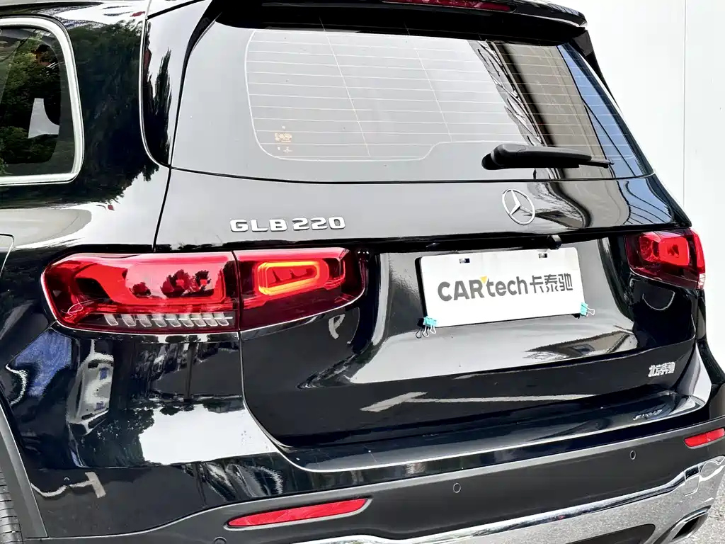 MERCEDES BENZ GLB 2023