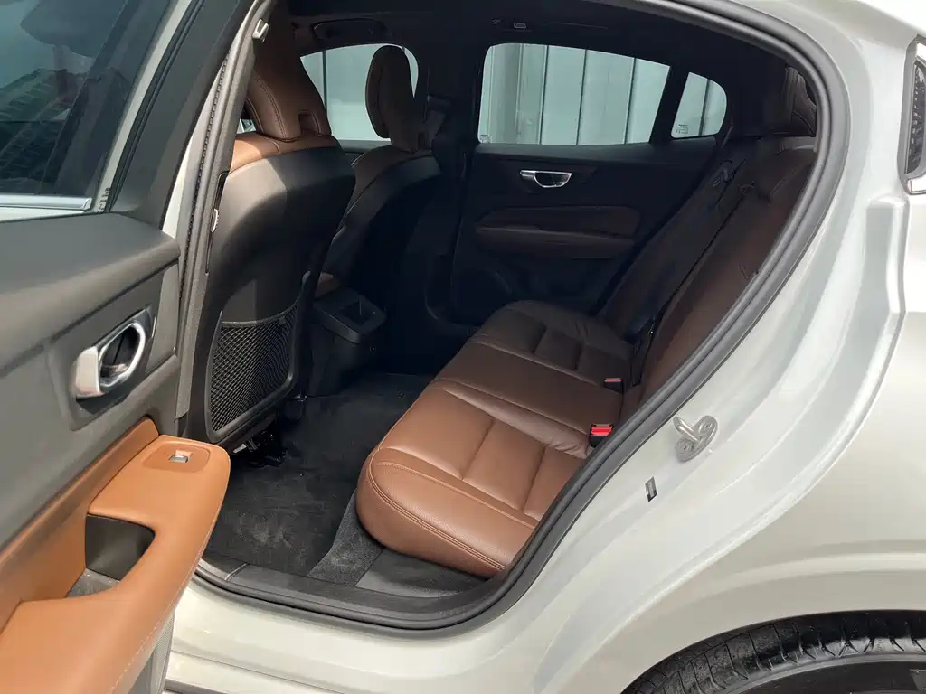 VOLVO S60 2024