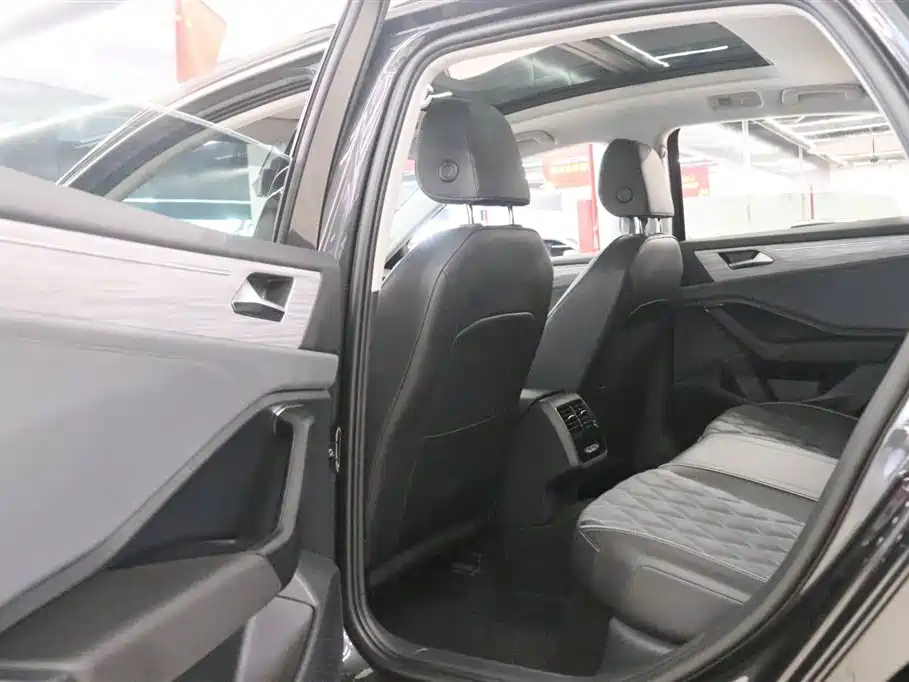 VOLKSWAGEN SAGITAR 2023