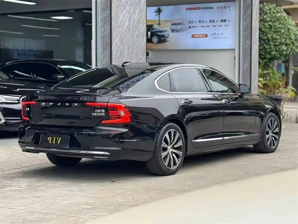 VOLVO S90 2021