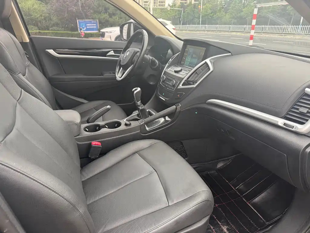 DONGFENG AEOLUS AX7 2015