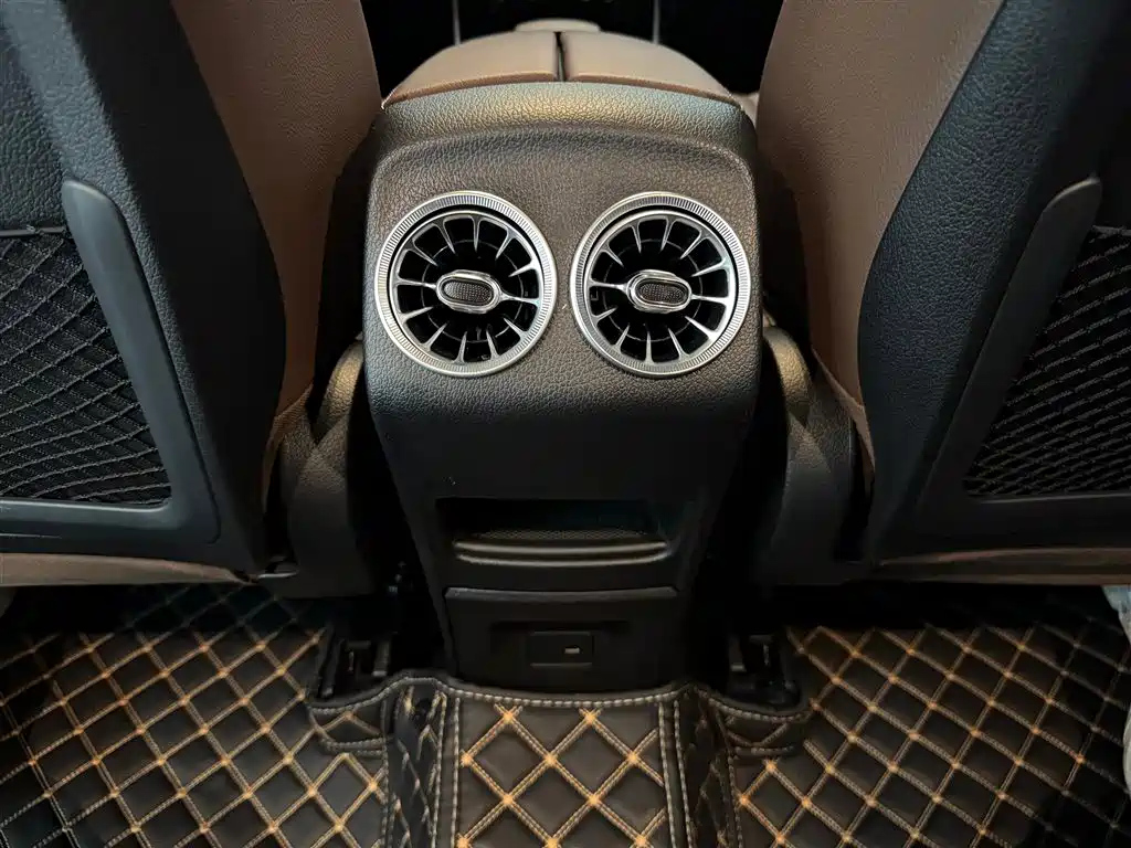 MERCEDES BENZ GLB 2023