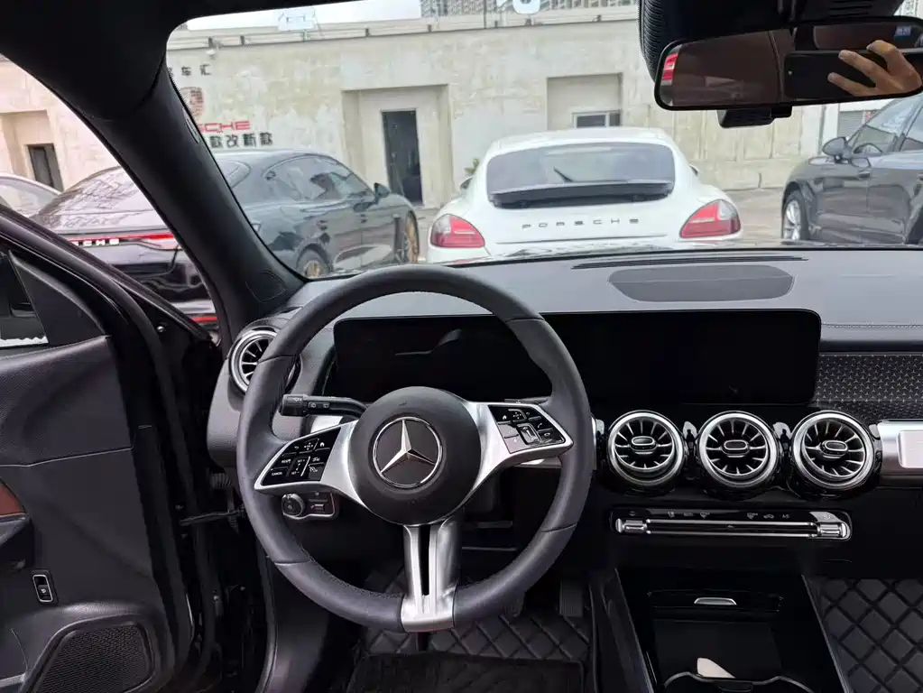 MERCEDES BENZ GLB 2024