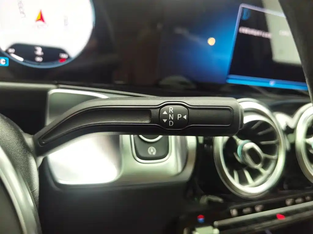 MERCEDES BENZ GLB 2021