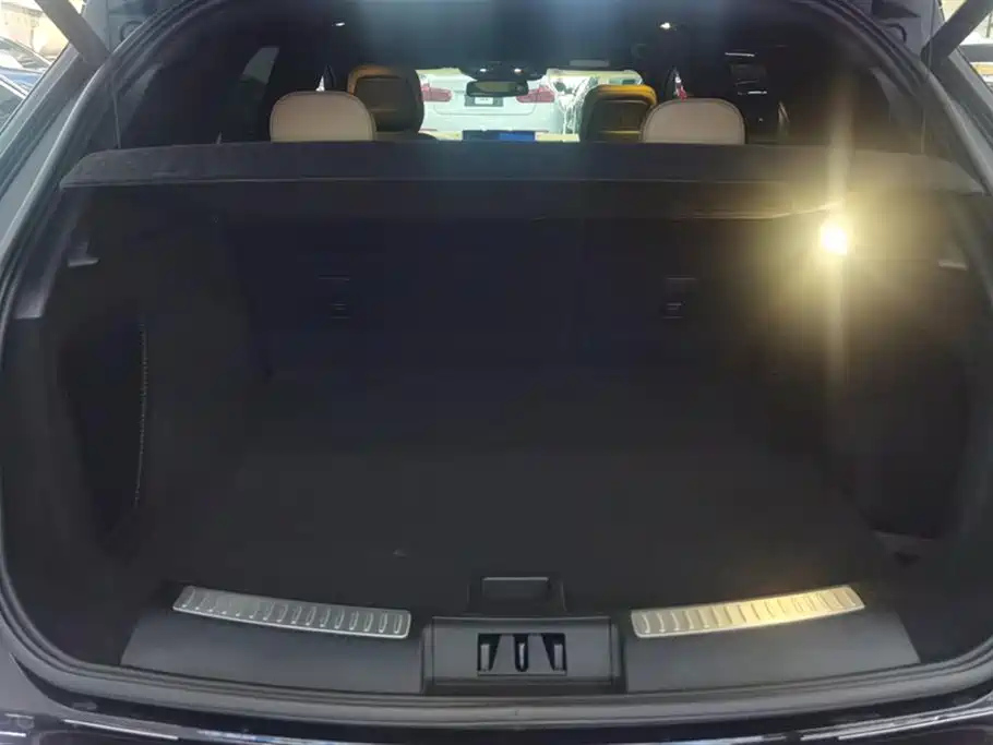 LINCOLN ADVENTURER 2022