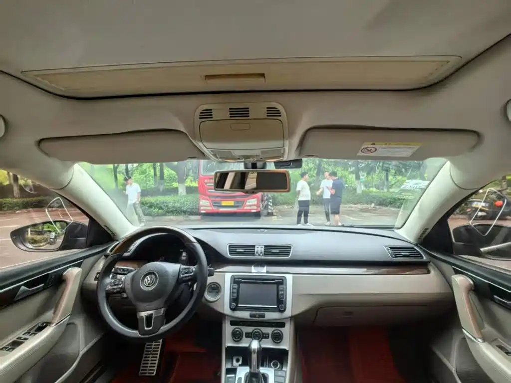 VOLKSWAGEN MAGOTAN 2015