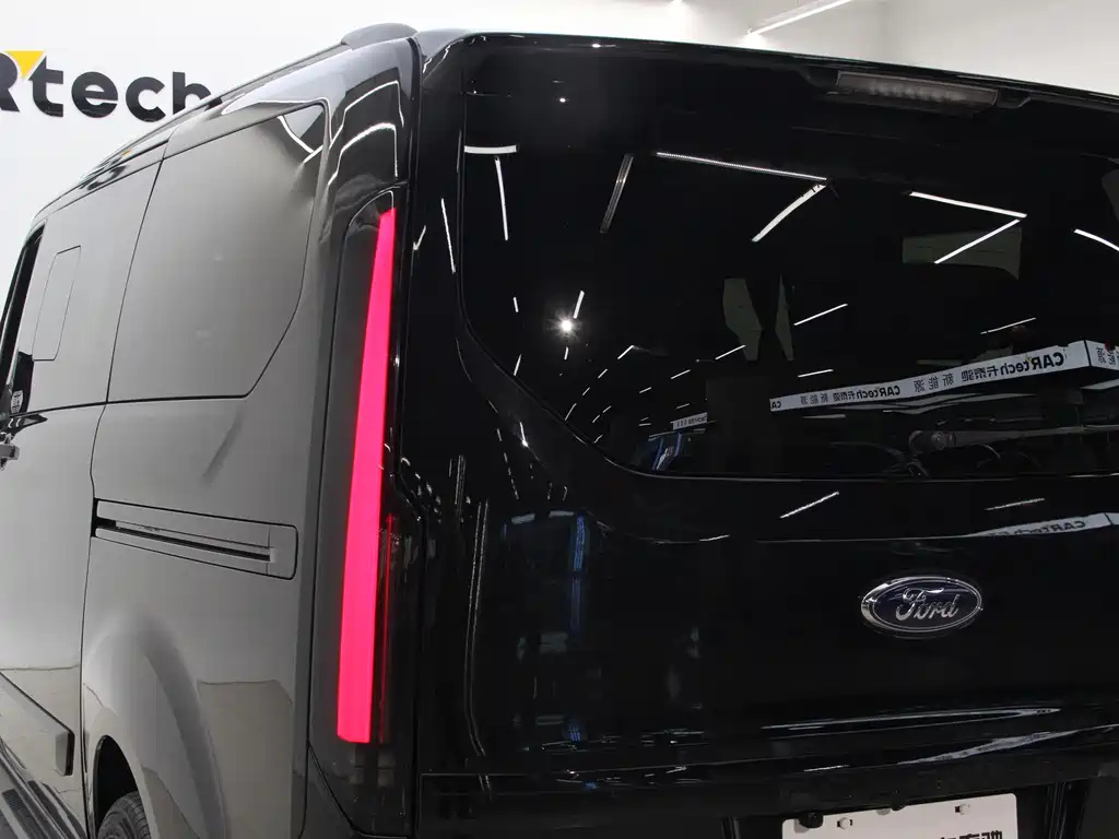 FORD TOUREO 2020