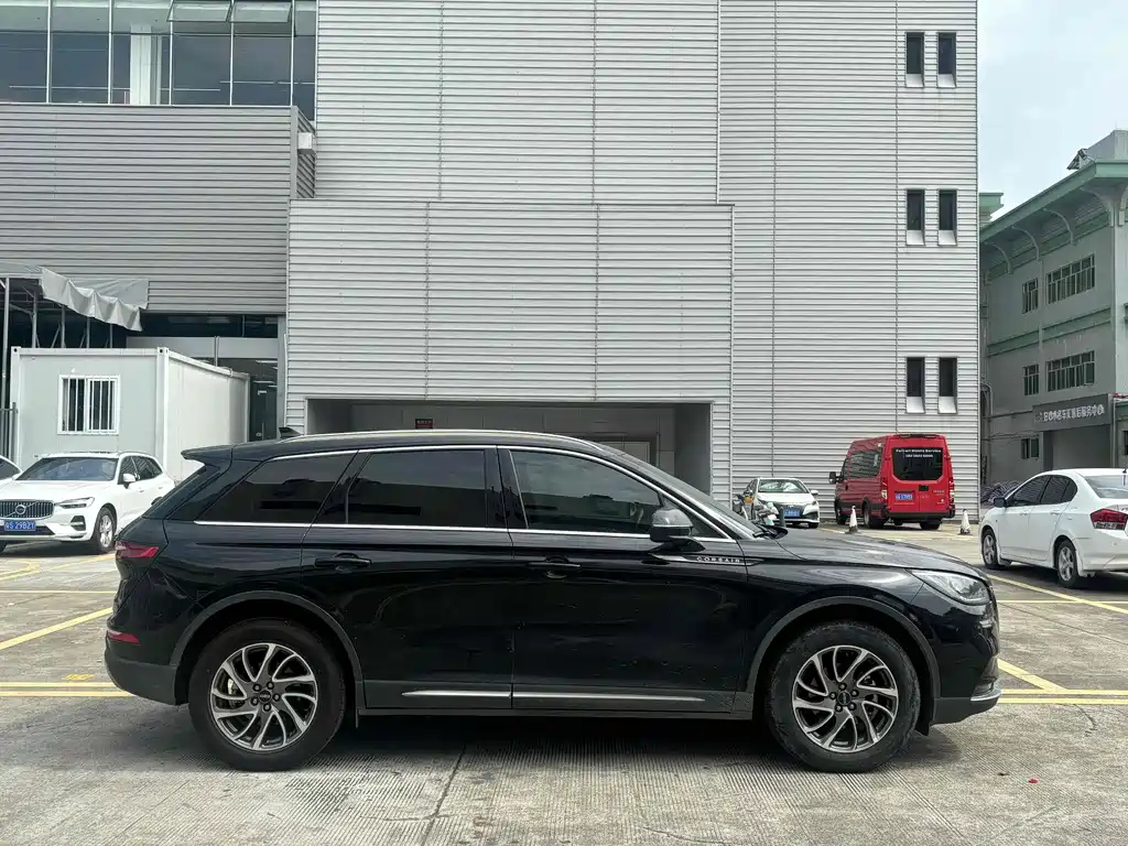 LINCOLN ADVENTURER 2021