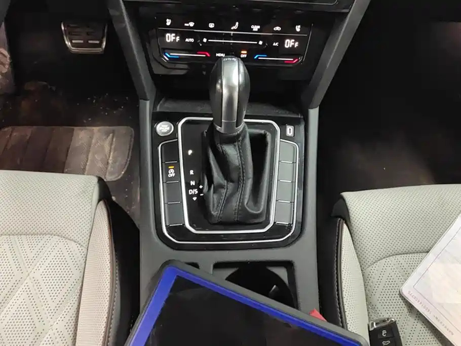 VOLKSWAGEN MAGOTAN 2023