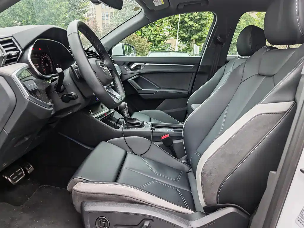 AUDI Q3 2024