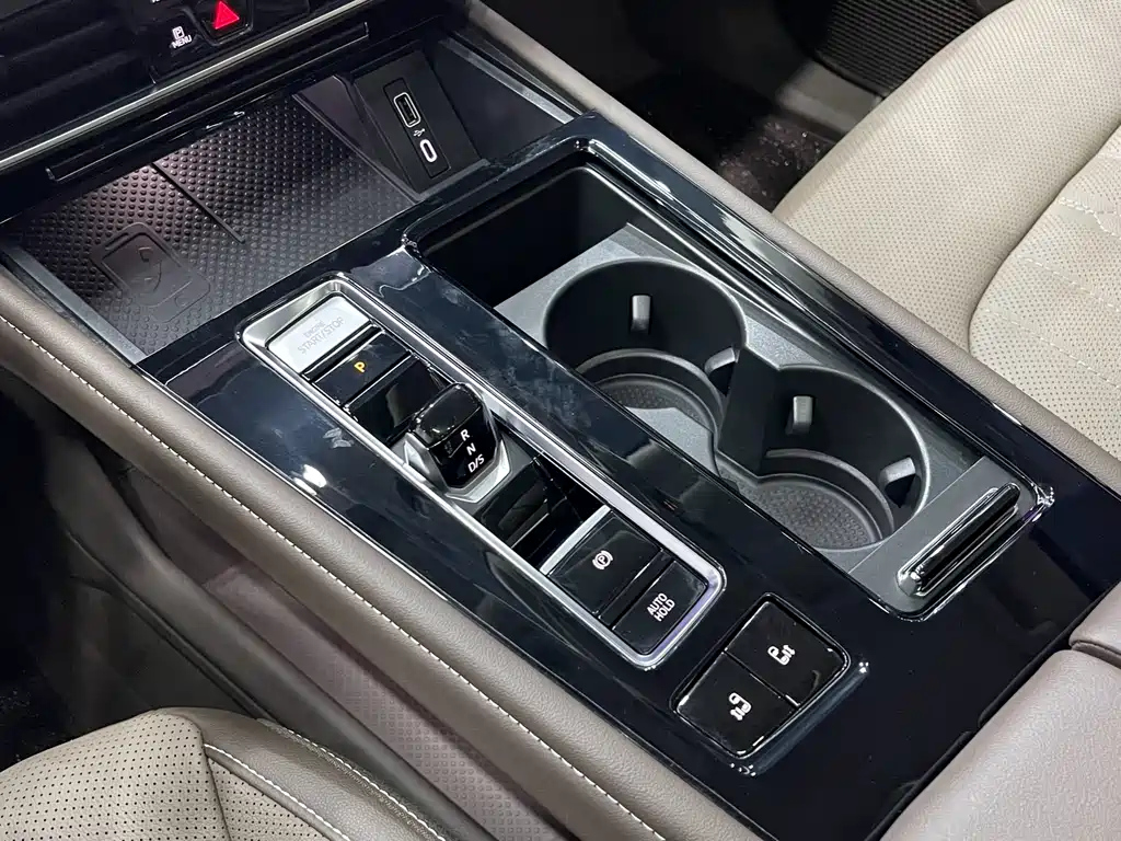 VOLKSWAGEN VILORAN 2024