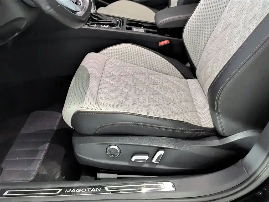 VOLKSWAGEN MAGOTAN 2023
